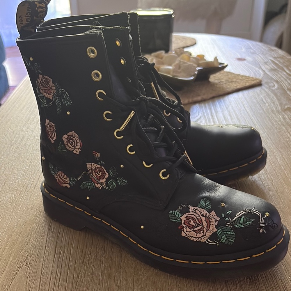 Floral Embroidered Black Vonda Dr Martens size 9
